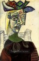 Mujer sentada con sombrero 4 1939 cubista Pablo Picasso